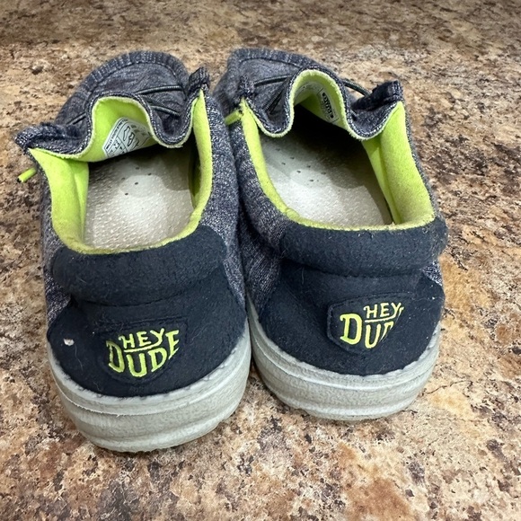 HEY DUDE WALLY STRETCH YOUTH BOYS’ size 2 CASUAL Gray Slip On Shoes - Picture 2 of 8